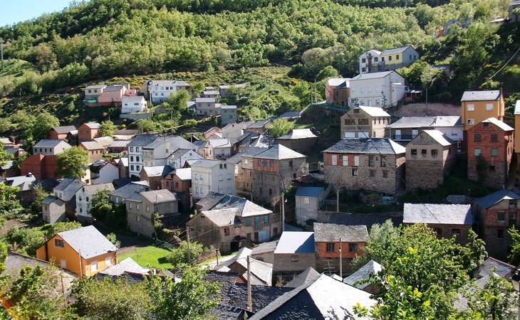 El pueblo se encuentra en un lugar natural completamente privilegiado