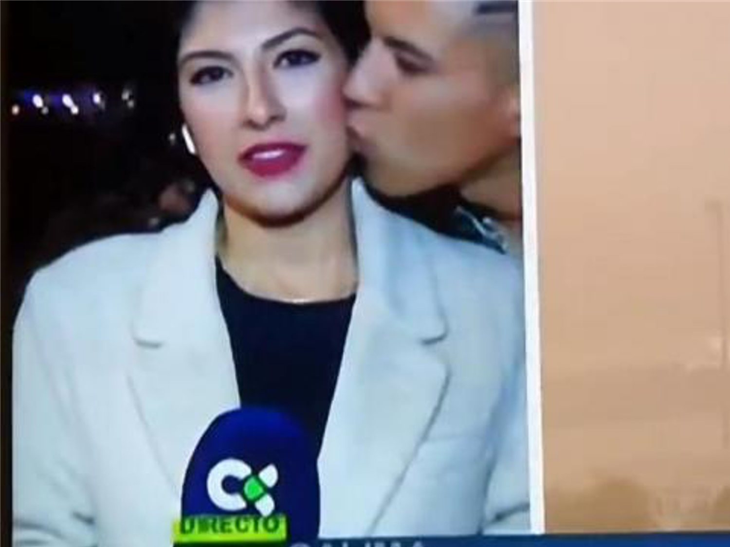 Multa y orden de alejamiento para el joven que besó a una periodista canaria en directo