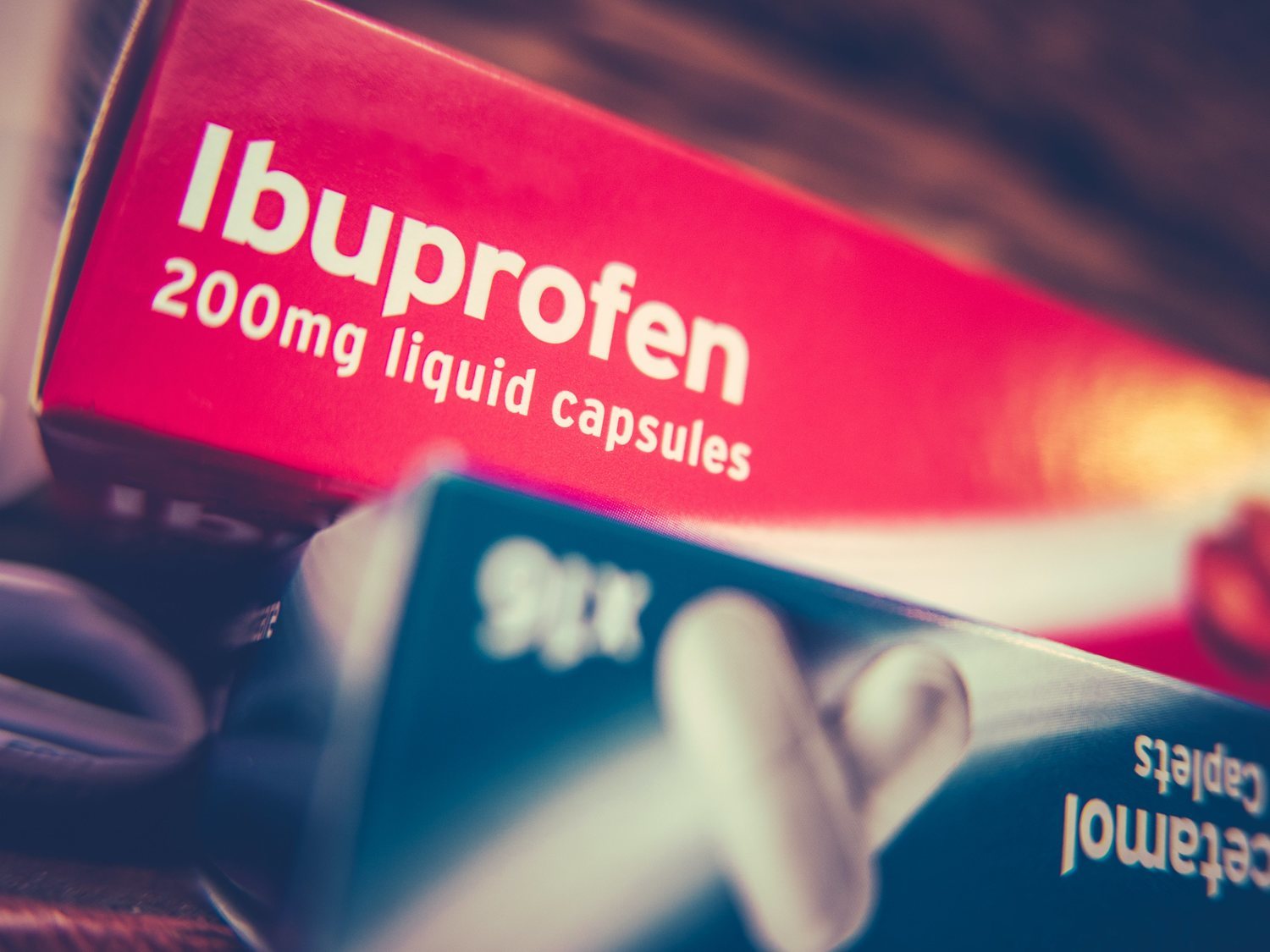 Los riesgos de abusar del consumo de ibuprofeno y paracetamol