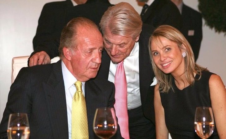 Corinna Larsen y don Juan Carlos durante una cena