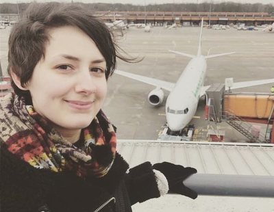 Una mujer planea casarse con el amor de su vida: un avión