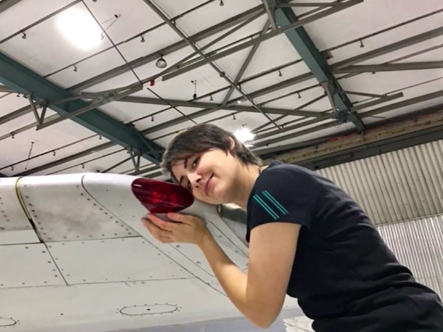 Una mujer planea casarse con el amor de su vida: un avión