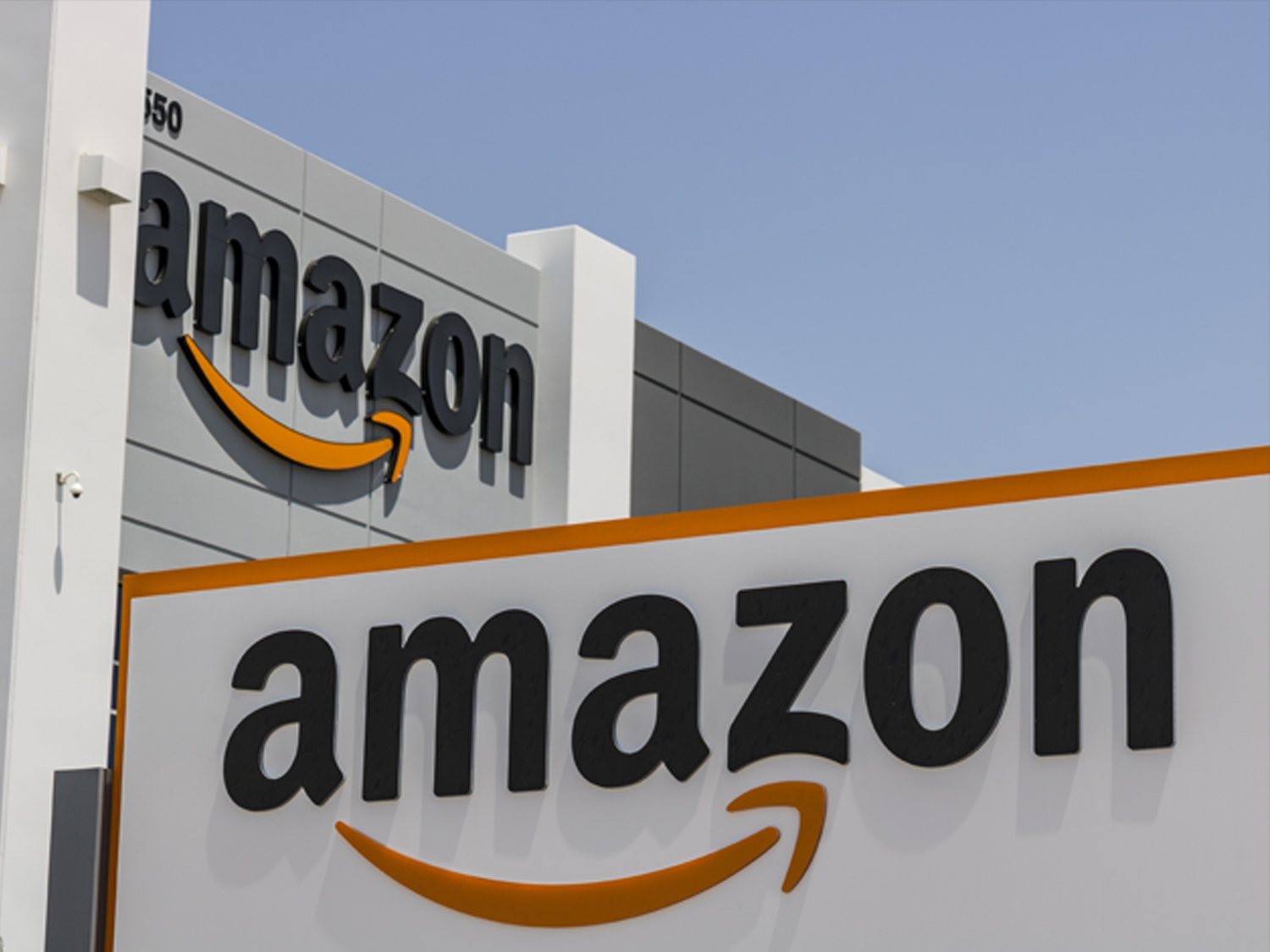 Amazon oferta mil empleos por 14.500 euros en su nuevo megacentro en España