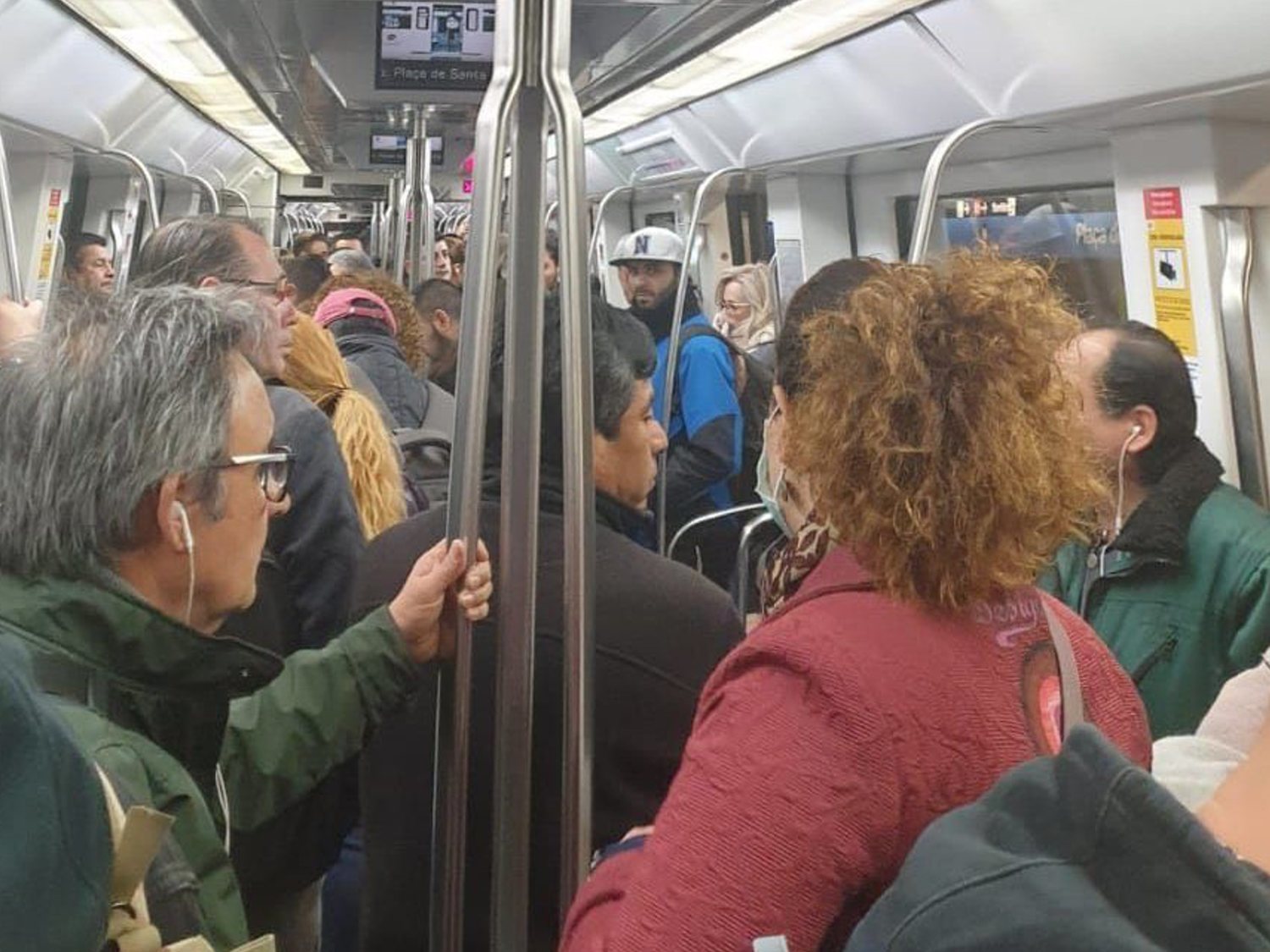 Aglomeraciones en Atocha, Cercanías y Metro de Madrid para ir a trabajar pese al coronavirus