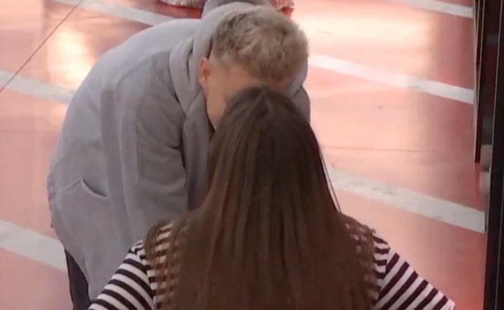 Beso entre Hugo y Eva en la despedida de 'OT 2020'
