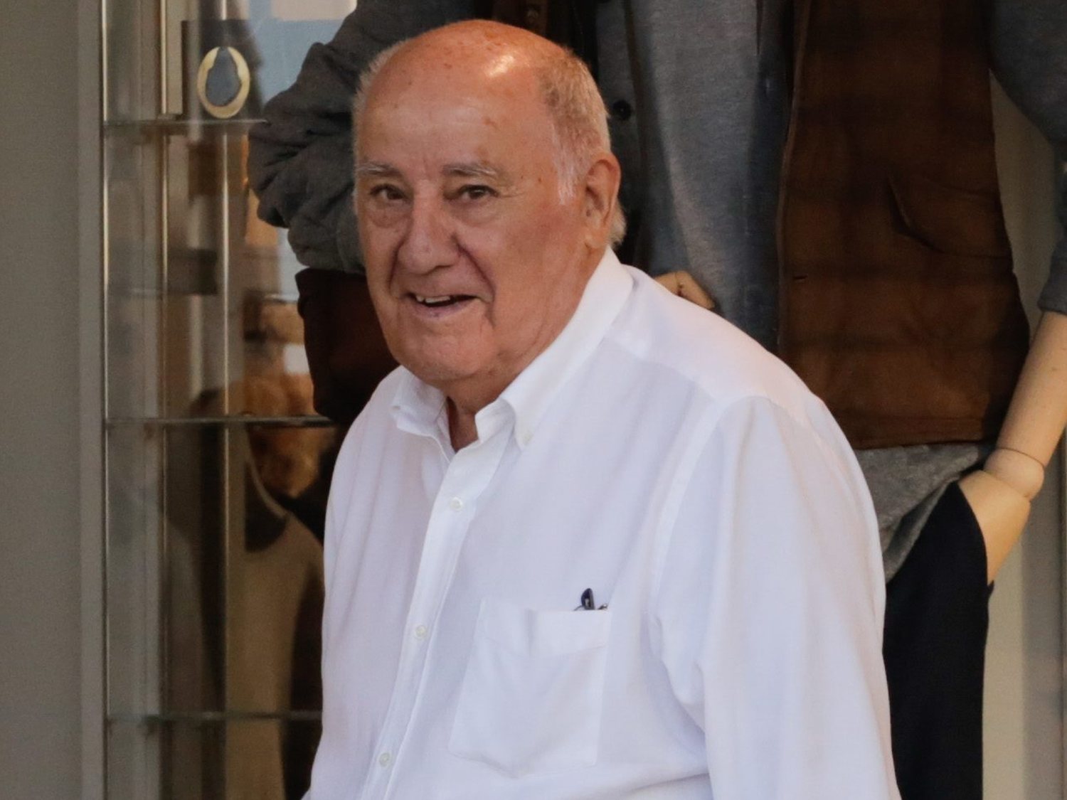 Amancio Ortega fabricará material sanitario y donará 300.000 mascarillas por el coronavirus