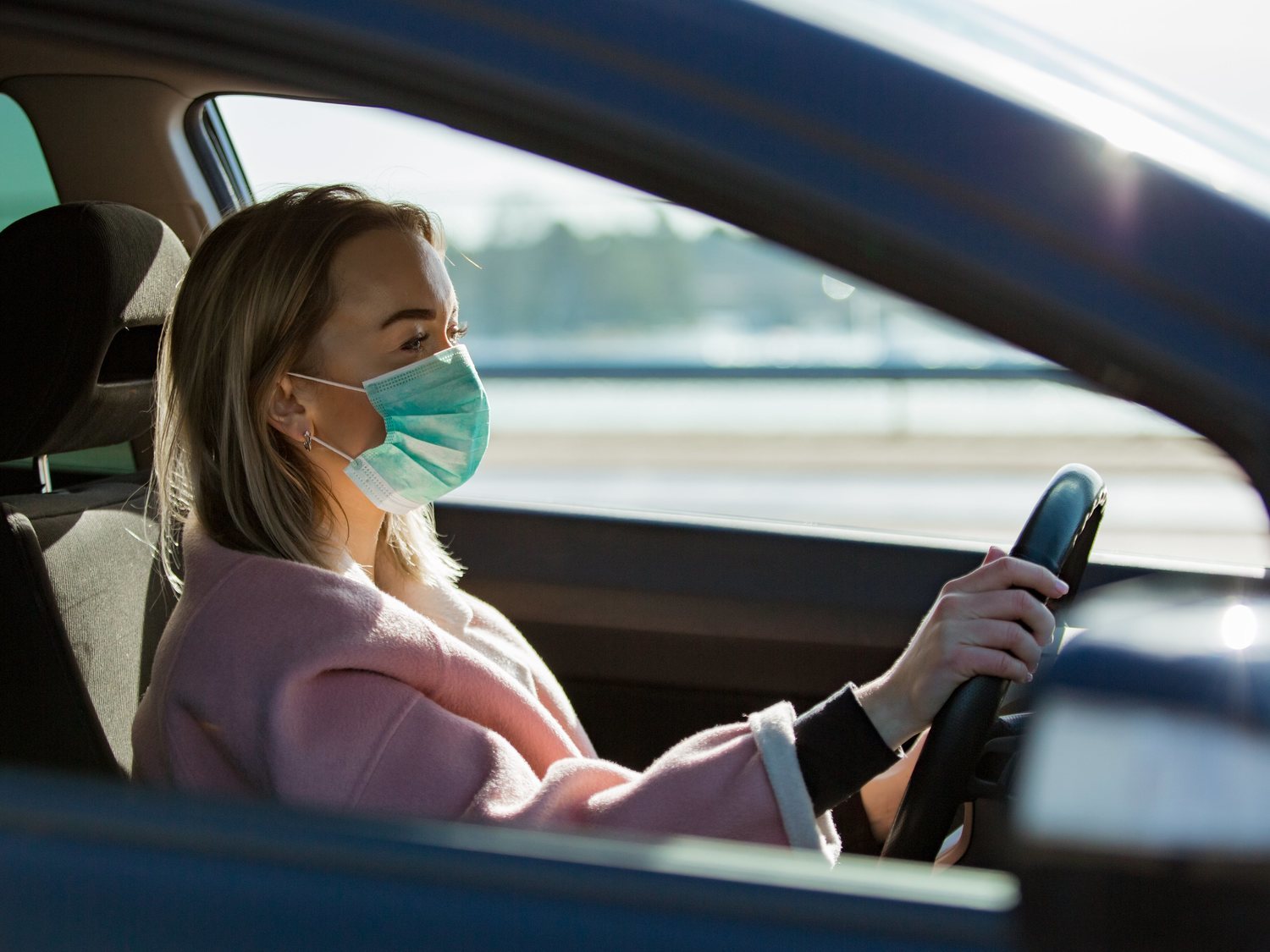 Multas y cárcel: las penas por viajar en coche con más de un pasajero  durante la cuarentena