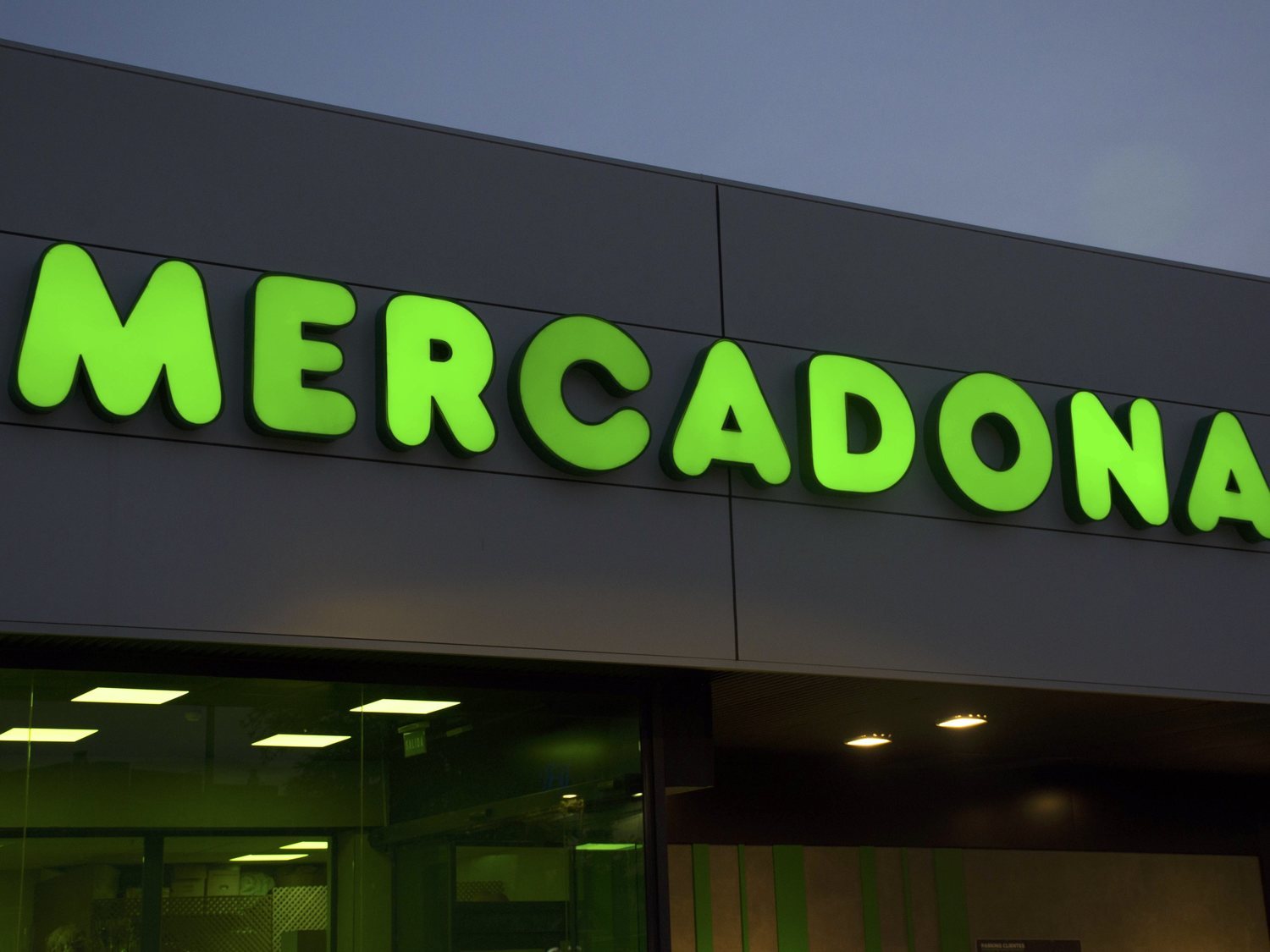 Brutal 'zasca' en un supermercado de Mercadona a los clientes que arrasan sus tiendas