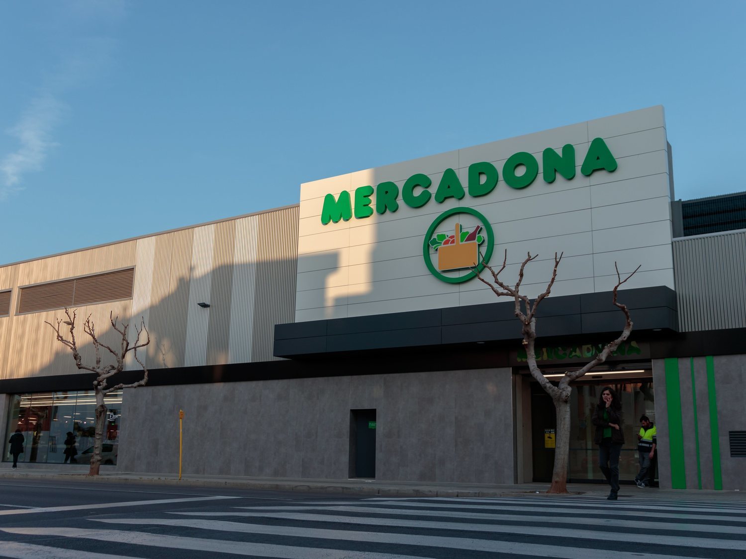 1.338 euros, sin experiencia: Mercadona busca urgentemente personal para reforzar sus supermercados