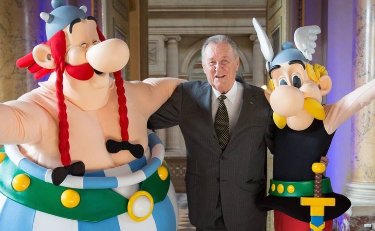 Albert Uderzo junto a los icónicos Astérix y Obélix