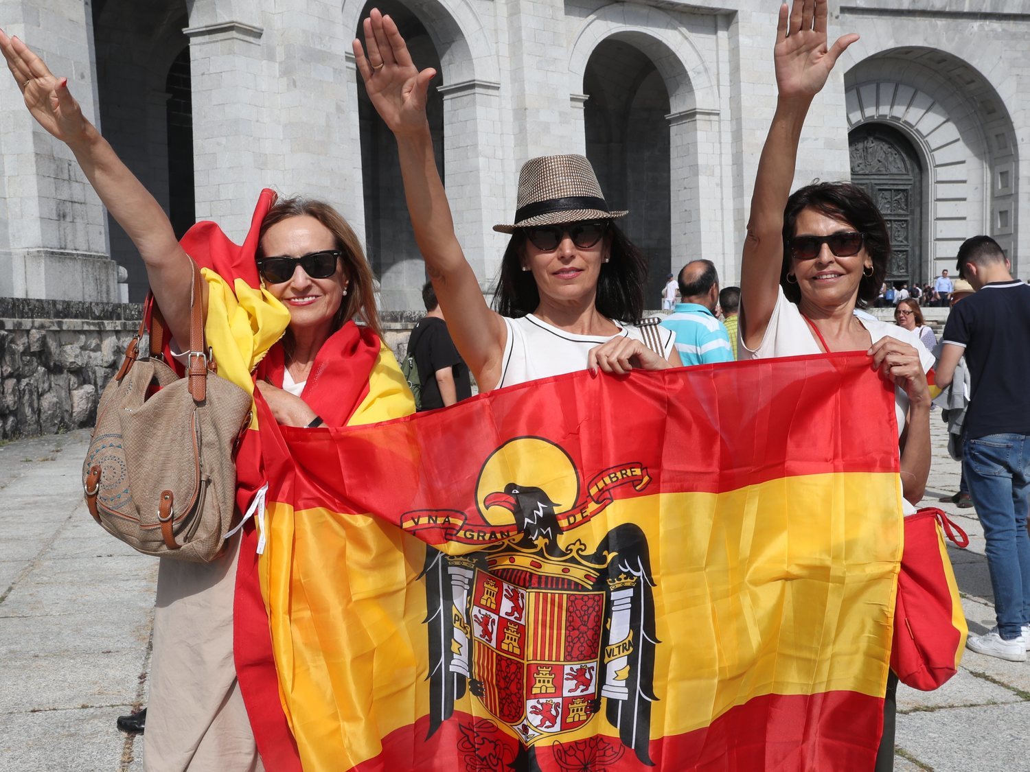 Franquistas culpan al Gobierno del coronavirus por exhumar a Franco: "Otra venganza del Tutankaudillo"