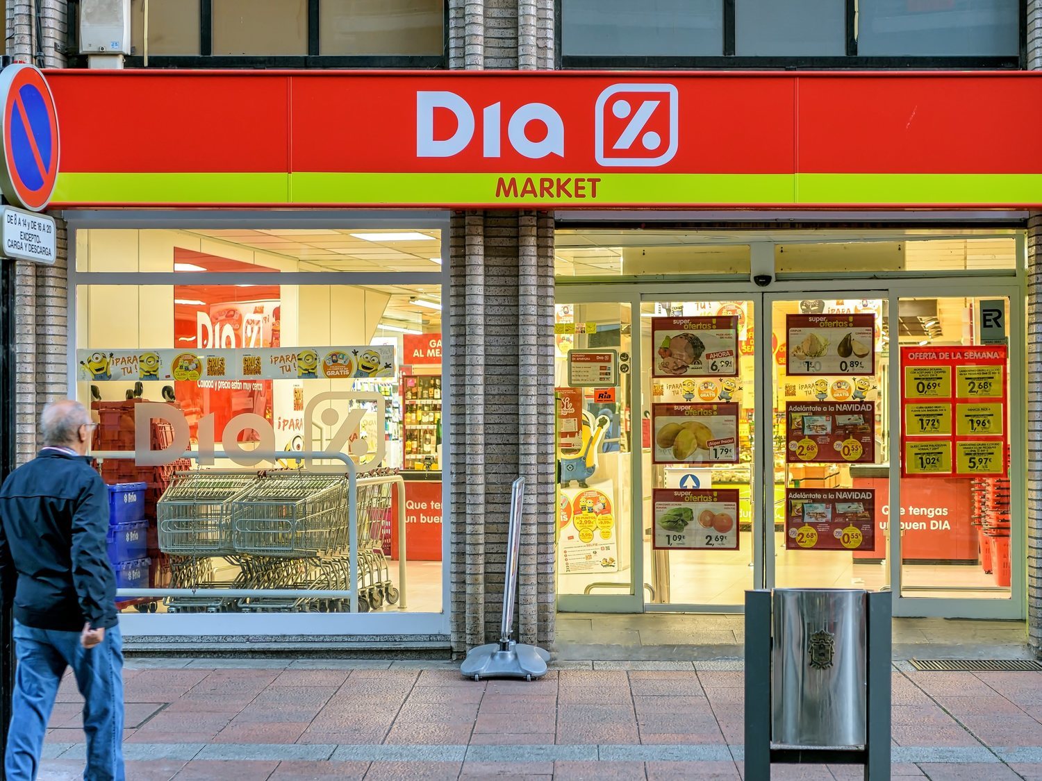 DIA busca urgentemente personal para reforzar sus supermercados