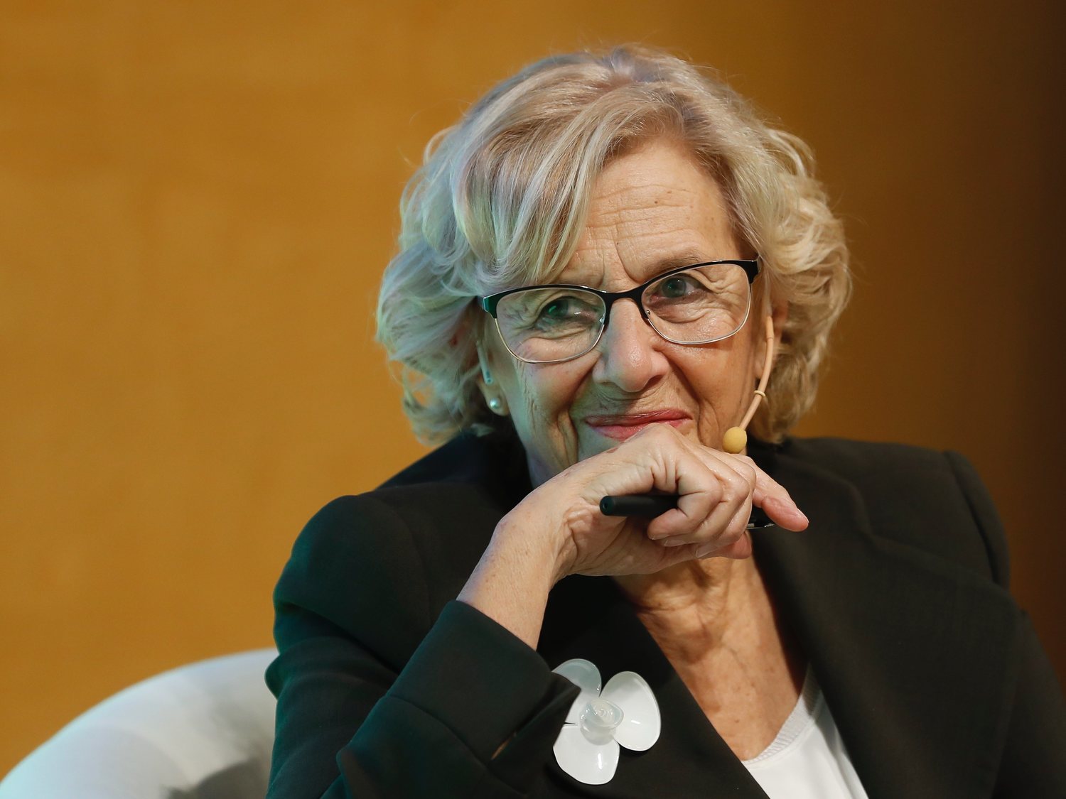 Carmena estalla contra el bulo que la acusa de acaparar respiradores: "Debería darte vergüenza"