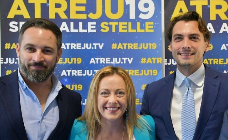 Santiago Abascal, en compañía de Thierry Baudet y la líder ultraderechista italiana Giorgia Meloni