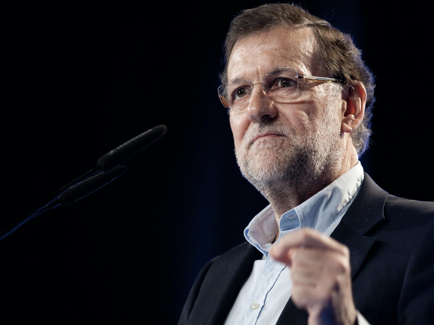 Rajoy se salta a diario el confinamiento: sale a pasear y sus vecinos le han fotografiado