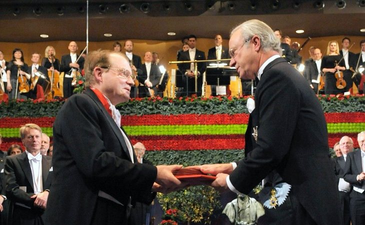 Montagnier, en el momento en el que recibió el Premio Nobel de Medicina