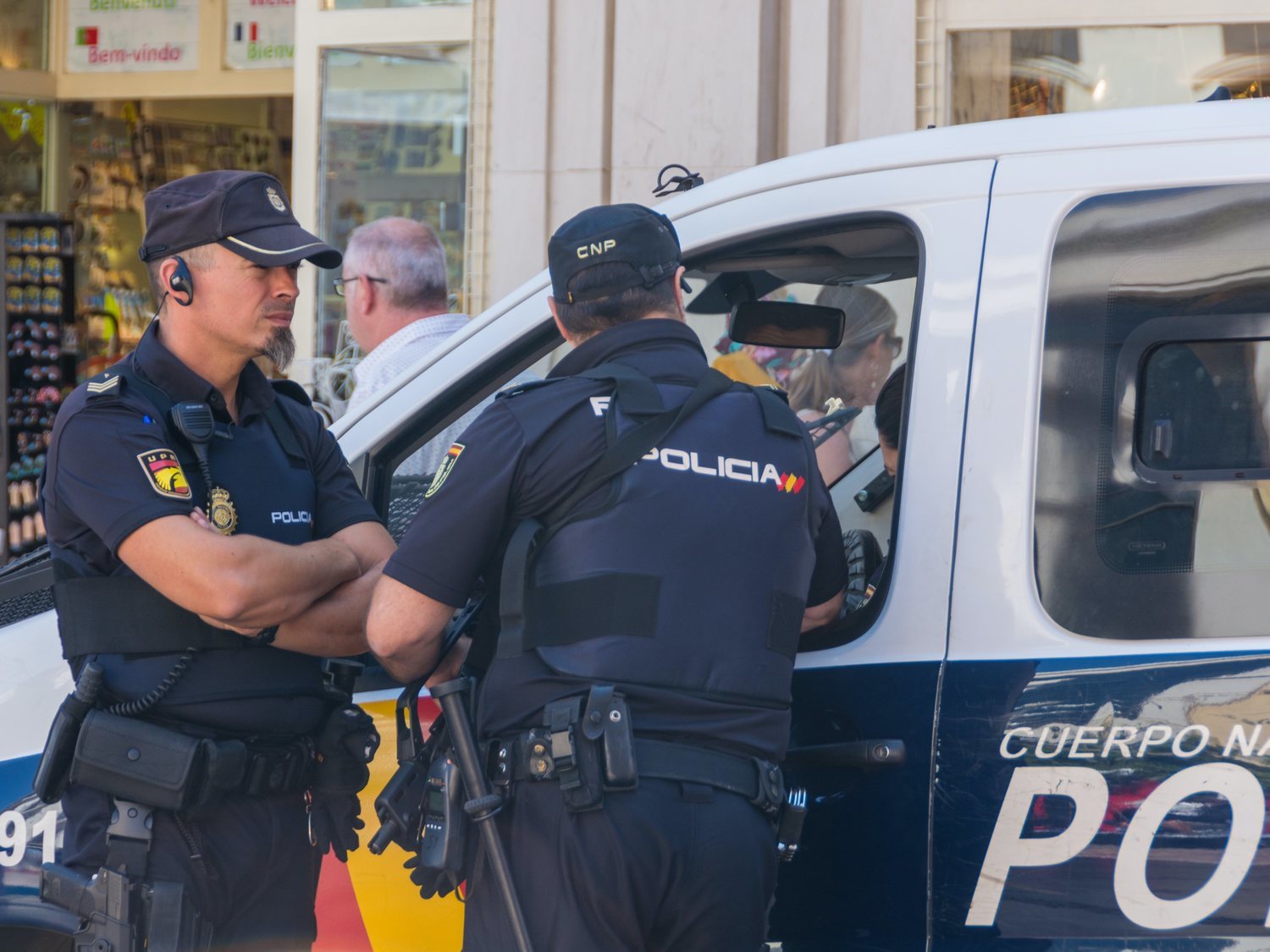 Detenido en Valencia por toser en la cara a varios agentes al grito de "¡Tengo el coronavirus!"