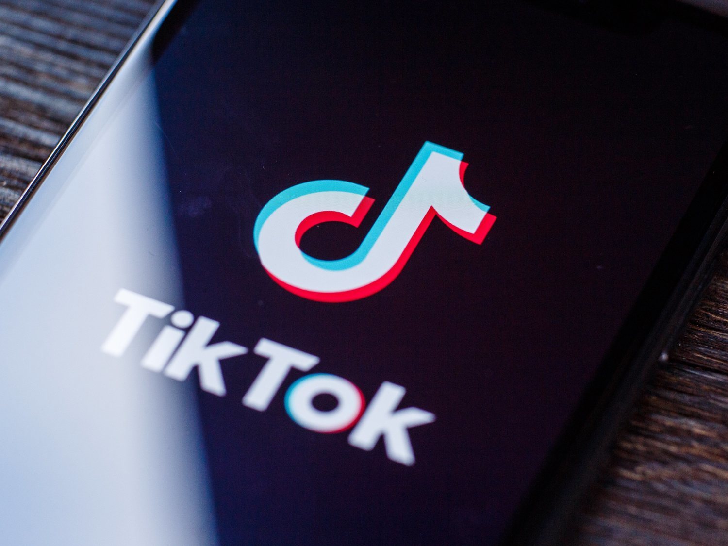 TikTok tiene por norma no promocionar y hasta eliminar vídeos de gente fea, gorda o con discapacidad