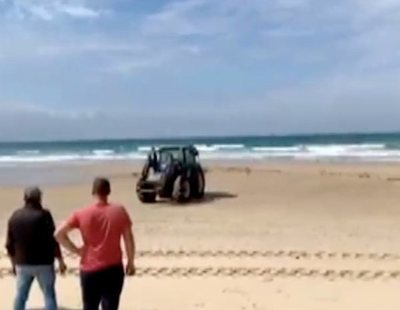 Denuncian atentado ecológico en Zahara de los Atunes por fumigar la playa con lejía para el paseo