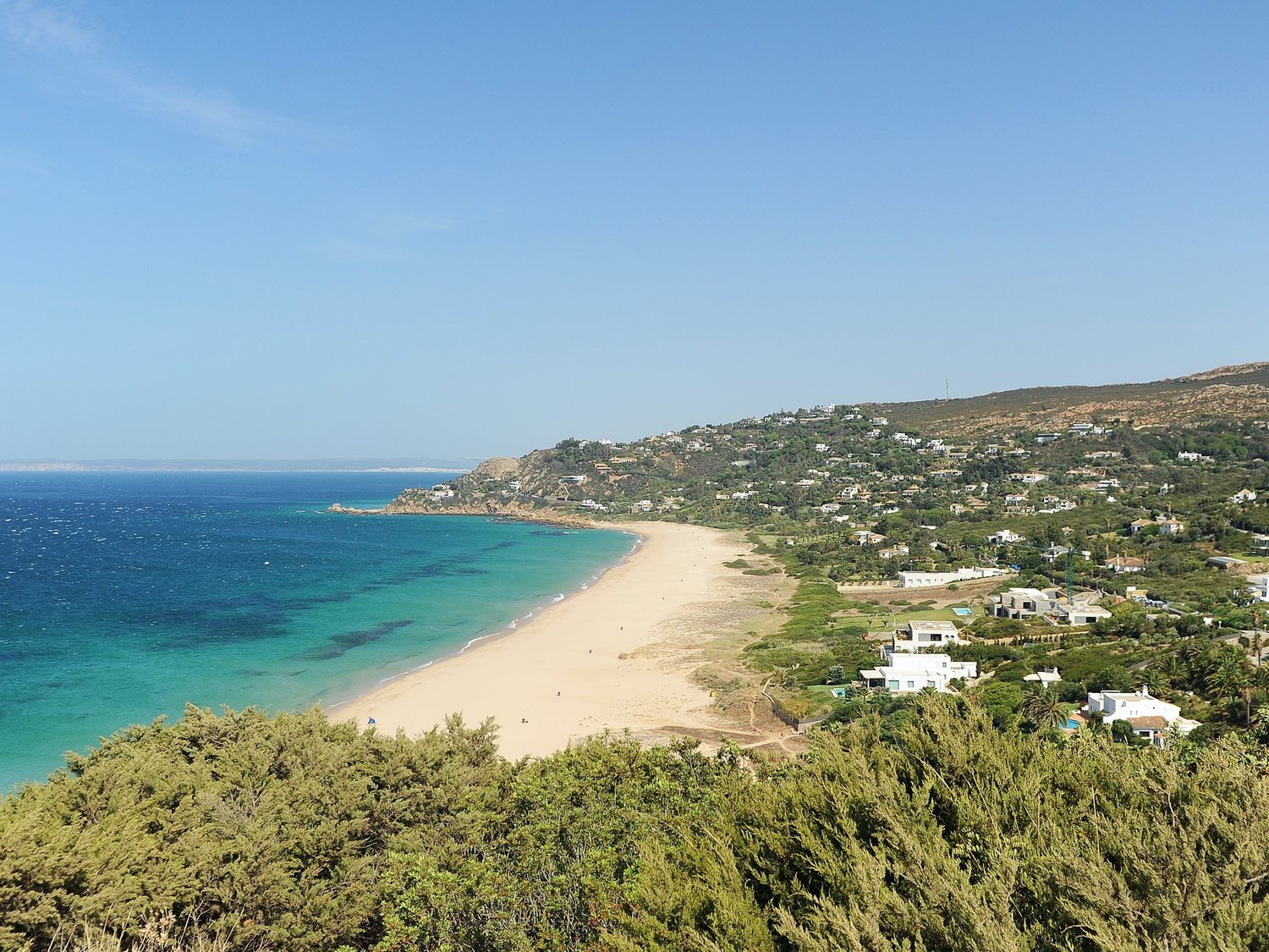 Denuncian atentado ecológico en Zahara de los Atunes por fumigar la playa con lejía para el paseo