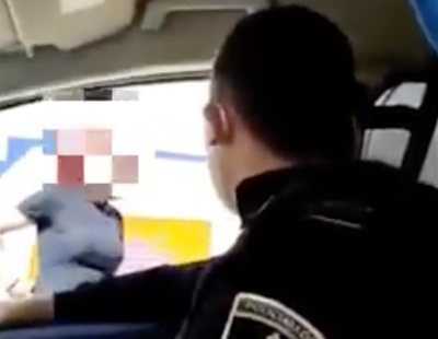 "Feo, ahora no podéis jalar pollas": Dos policías se graban humillando a una mujer trans