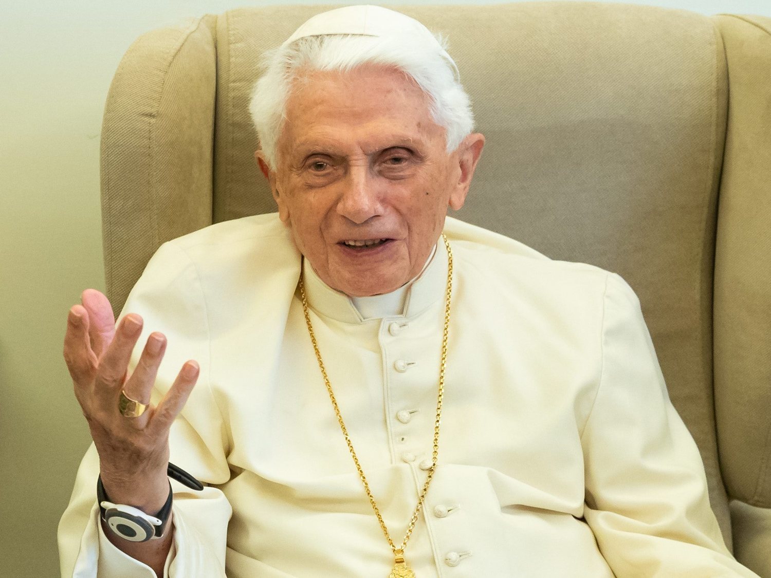 Benedicto XVI compara el matrimonio homosexual y el aborto con el "credo del anticristo"