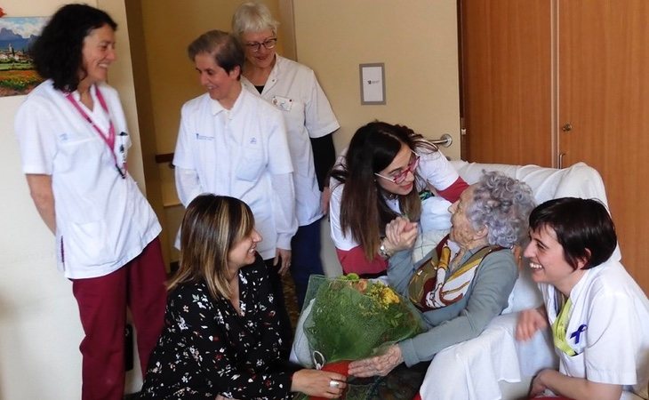 María Branyas, durante la fiesta de su 113º cumpleaños