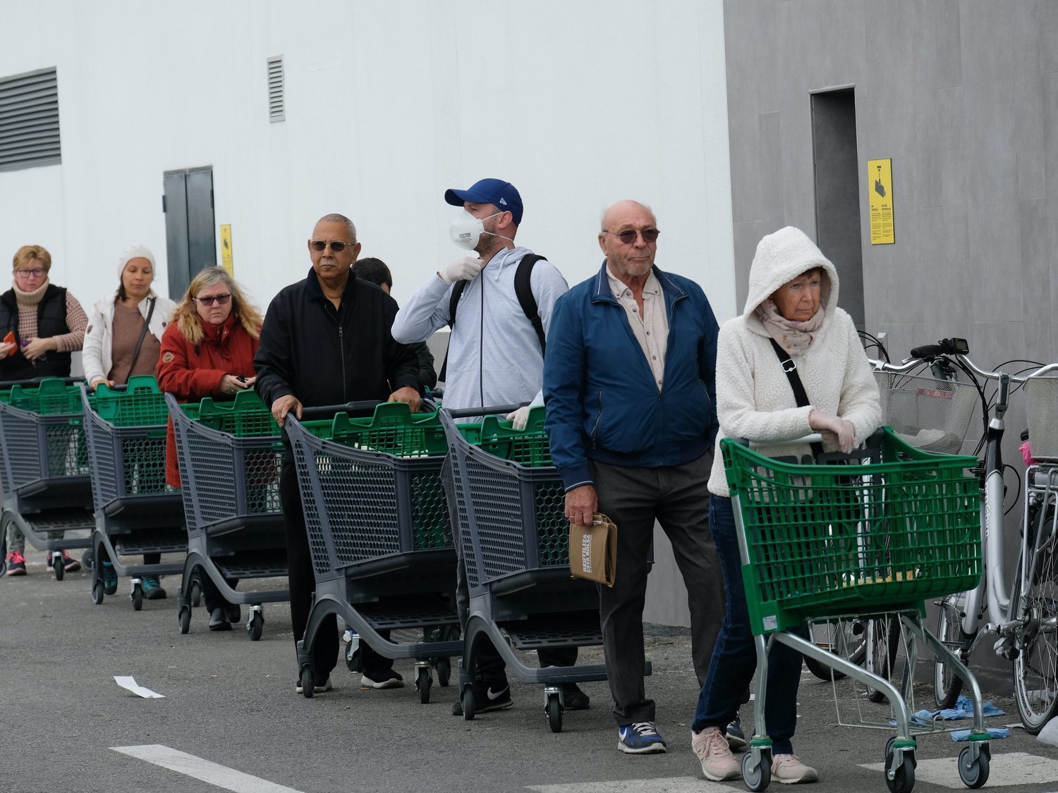 El INE desvela cuánto se han disparado los precios de los alimentos en los supermercados en abril