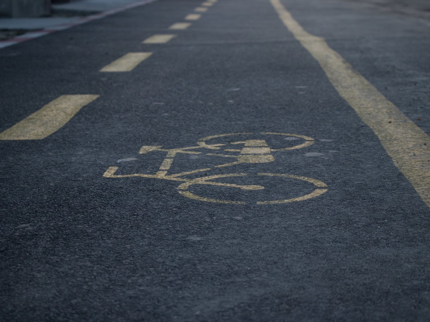 Brutal asesinato de un joven en plena calle para robarle la bicicleta mientras iba a trabajar