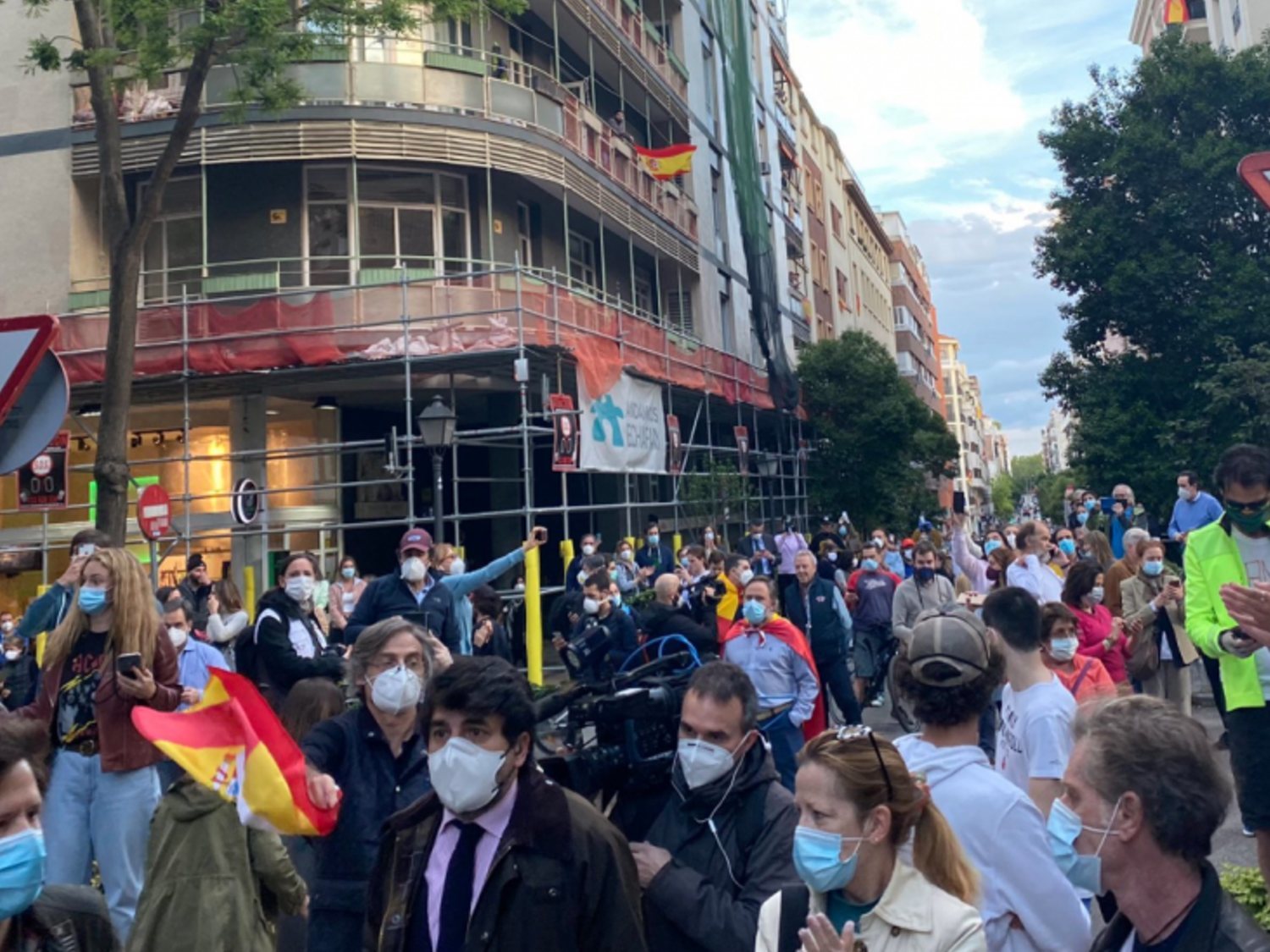 La última manifestante viral del barrio de Salamanca: "O sea, el Gobierno lo hace fatal"