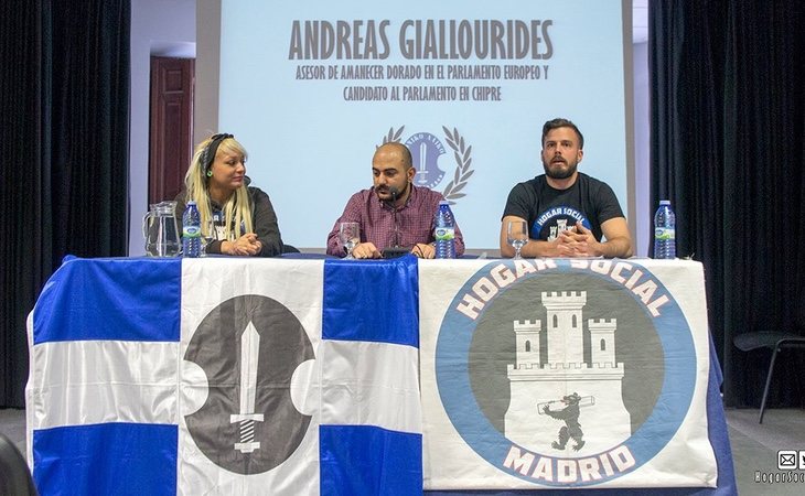 Javier Villamor (dcha) en una rueda de prensa organizada por Hogar Social