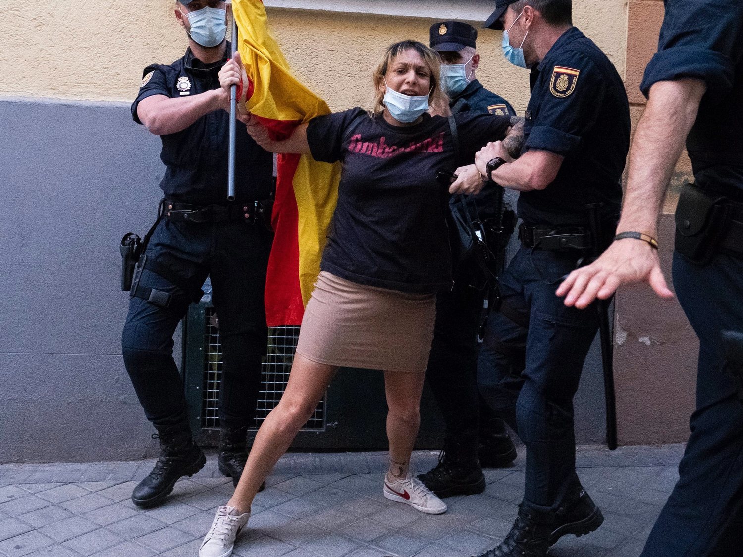 Detenida la líder del grupo neonazi Hogar Social en la cacerolada ante la sede del PSOE
