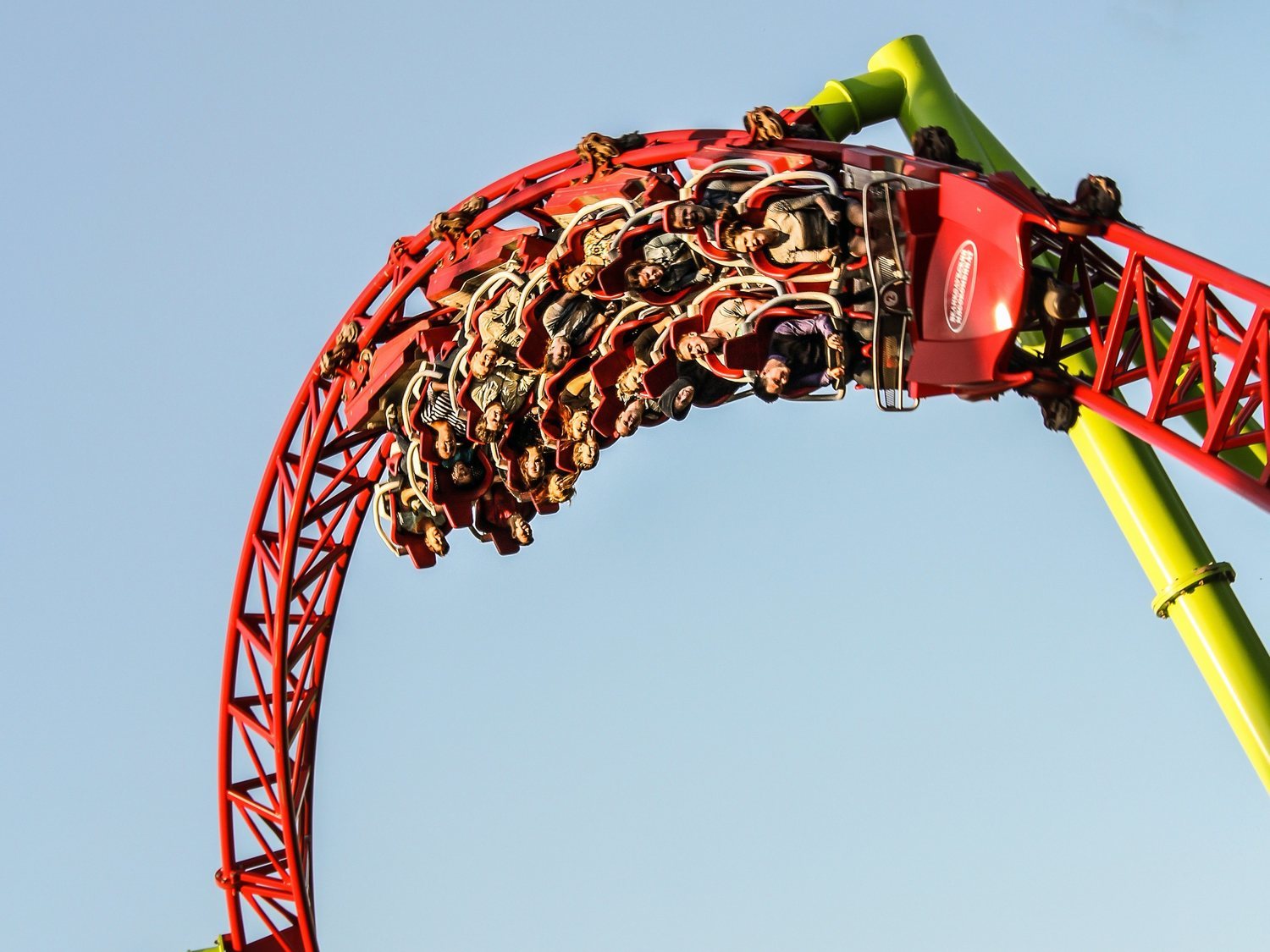 Sin gritos y con mascarillas en las atracciones: así abren los parques de atracciones en Japón