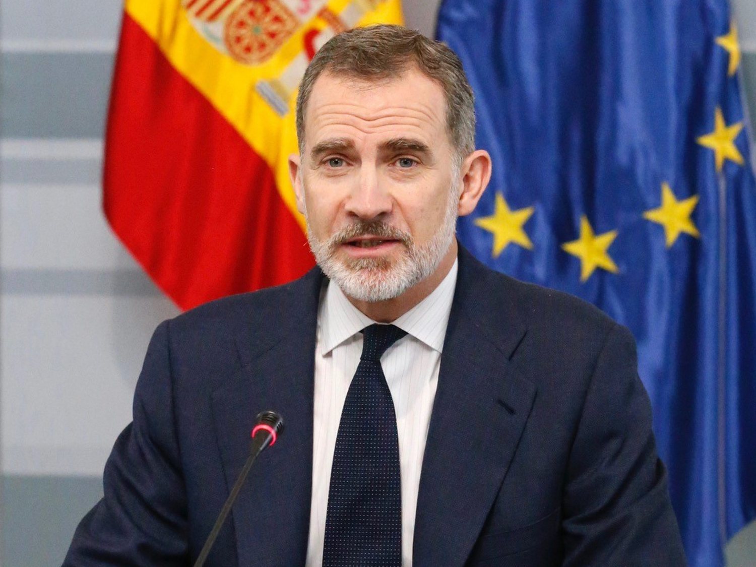 Felipe VI convence a la nobleza para donar leche y aceite a los necesitados y las redes lo comparan con la Edad Media