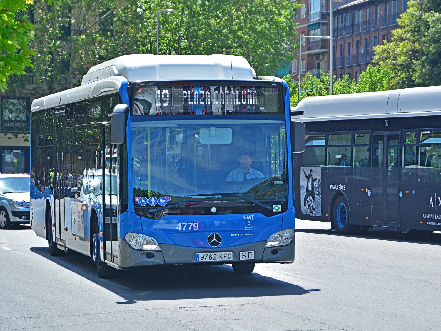 Increpada en un autobús de Madrid por ir sin mascarilla: "¡Tengo problemas en los pulmones!"