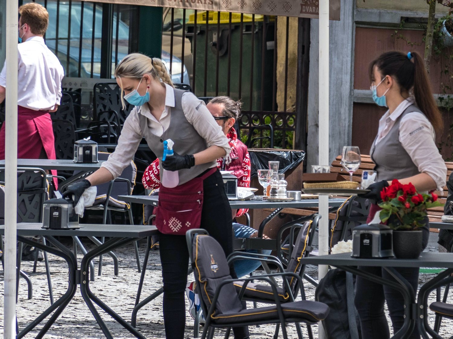 Un bar cobra un suplemento por "servicio covid" a sus clientes y causa gran indignación