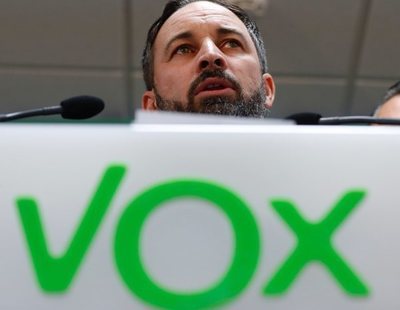 Abascal se salta el estado de alarma y viaja de Madrid a Galicia para hacer precampaña