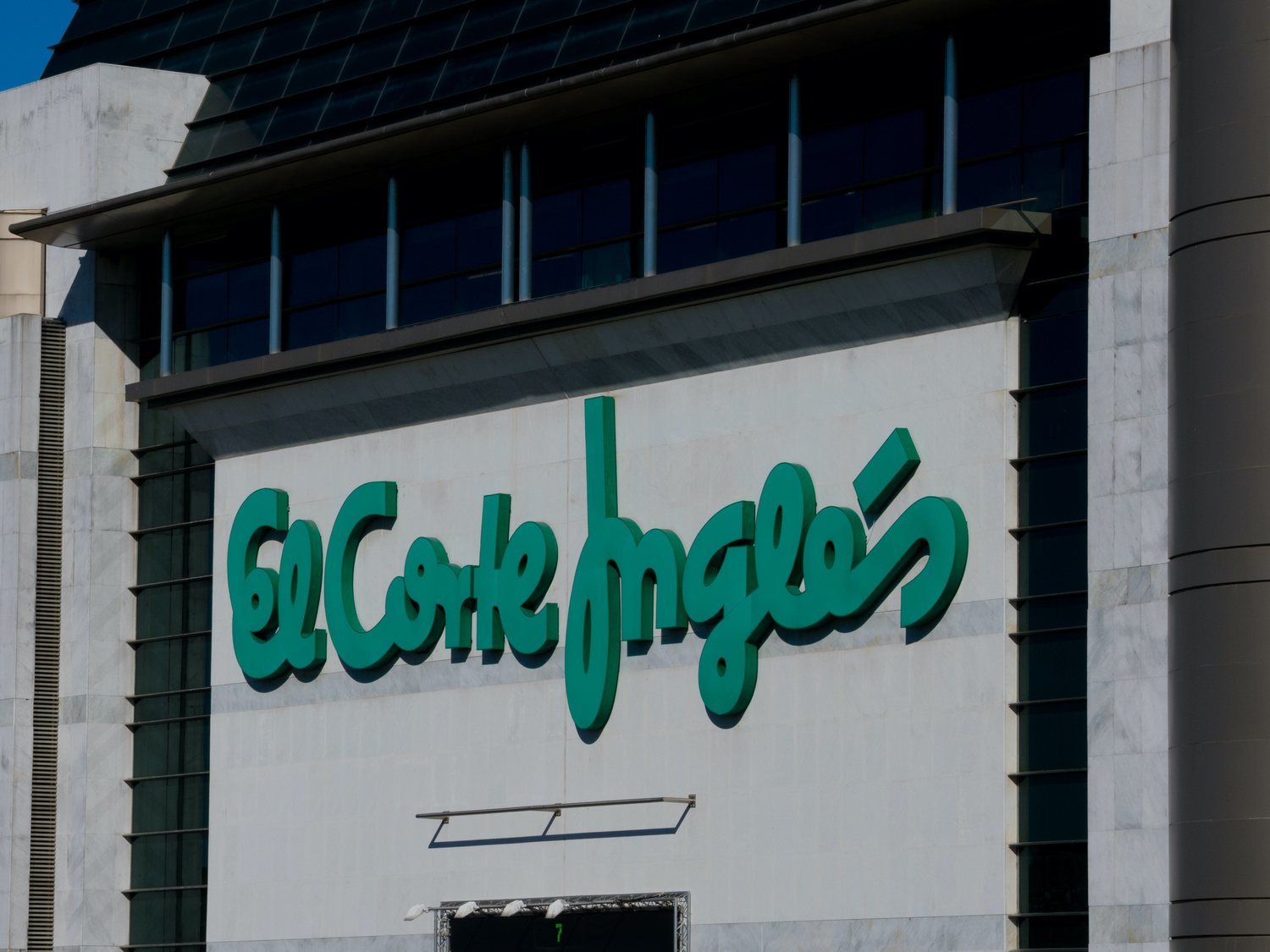 El Corte Inglés cambia de función a sus empleados: así aspira a consolidarse como el nuevo Amazon