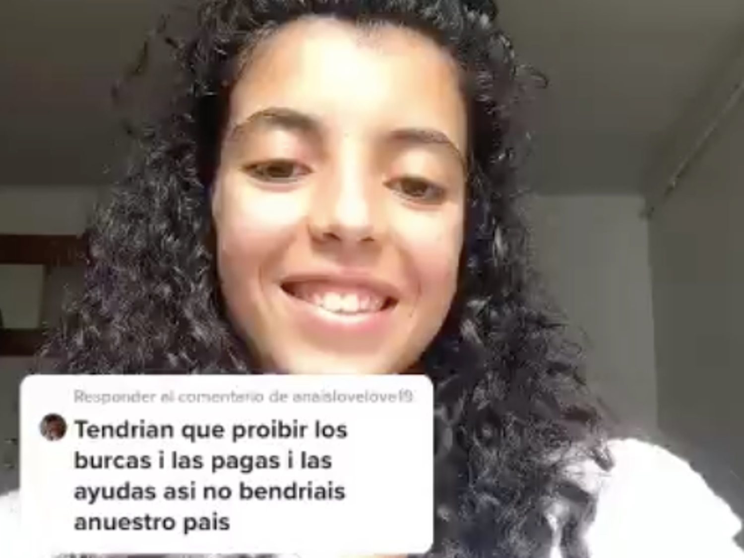 Una joven marroquí se hace viral por responder con humor a los comentarios racistas que recibe