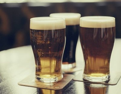 A punto de morir tras beberse cuatro litros de cerveza y pasar 18 horas sin ir al baño