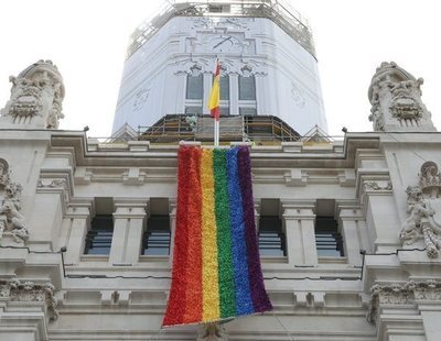 Almeida no colgará la bandera del Orgullo aunque la sentencia del Supremo sí lo permite