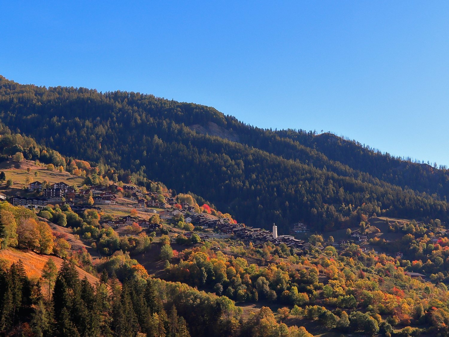 Un pueblo de Suiza ofrece 62.000 euros por mudarse a una de sus viviendas