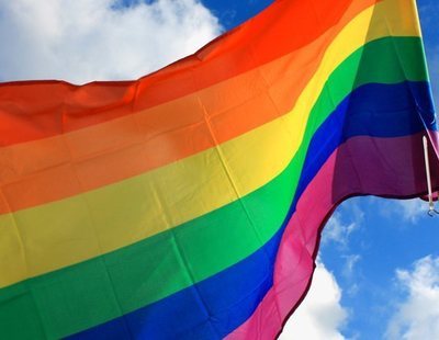 Historia de la bandera LGTBI: El significado de sus colores