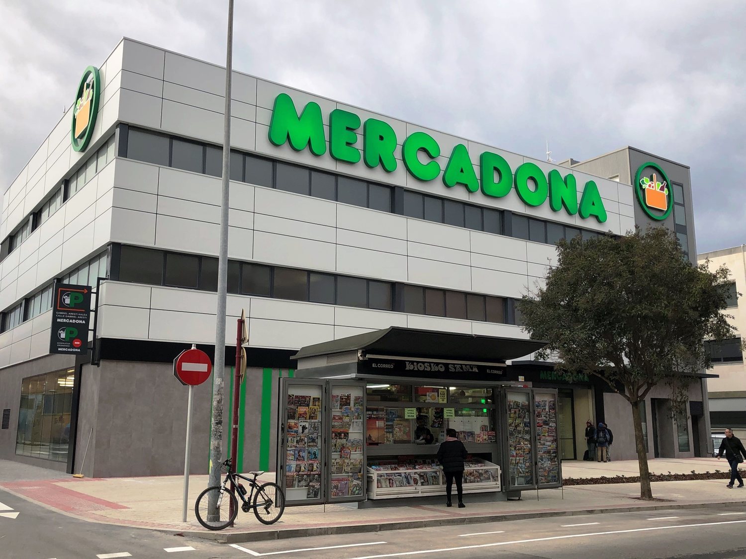 Aluvión de quejas a Mercadona por las mascarillas que tienen a la venta