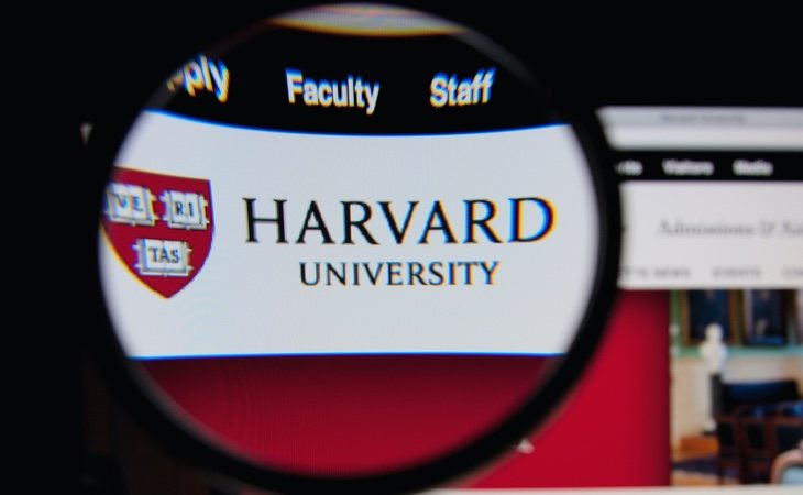 Algunas universidades como Harvard habían contemplado un modelo completo online y ahora se ven obligadas a revisar su apuesta