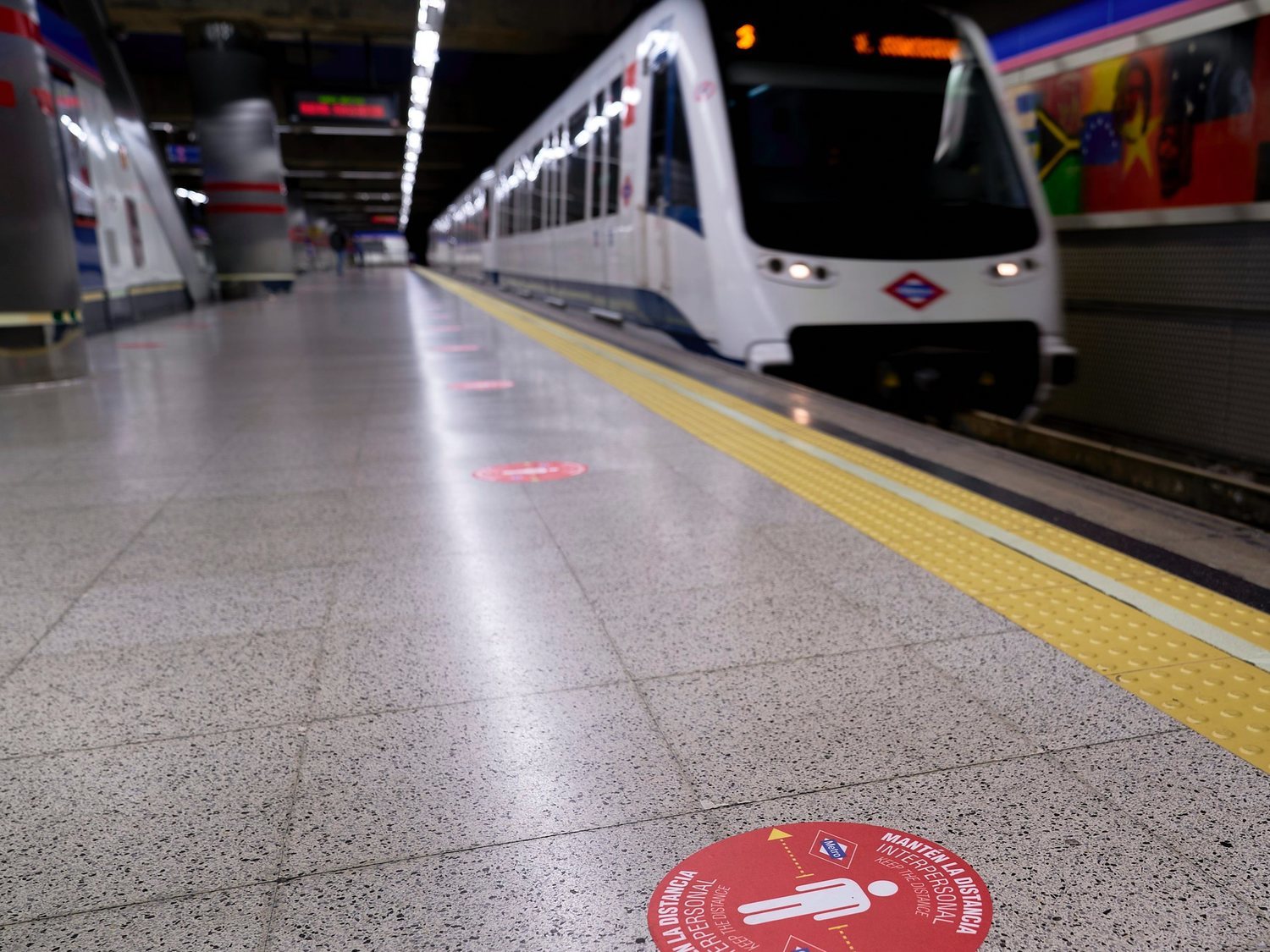 Un hombre intenta tirar a las vías del Metro a un vigilante por pedirle que se pusiera la mascarilla