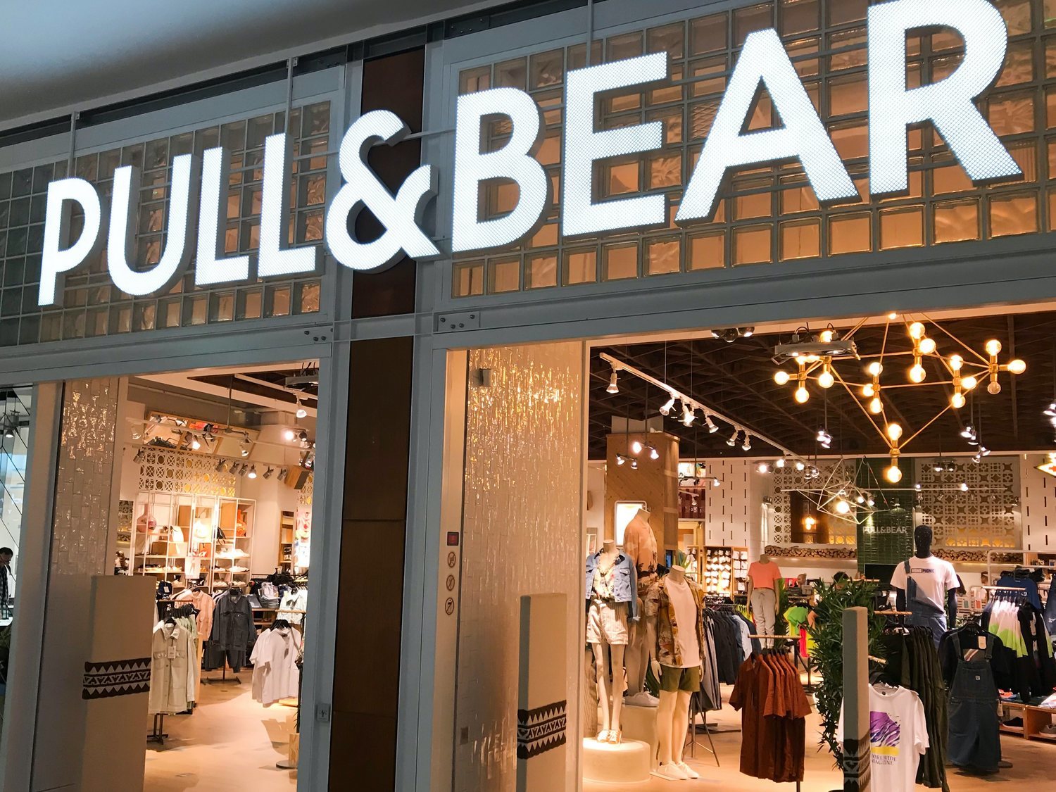 Trabajar en Pull&Bear: así son las condiciones y salarios de sus empleados