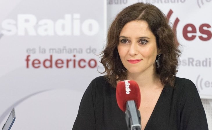 Ayuso defendió recortar la Ley LGTBI y criticó a la 