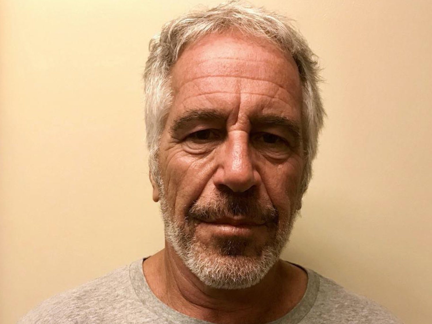 Un sicario asesina a tiros al hijo de la jueza que investiga el caso Epstein