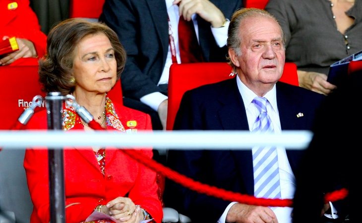 La reina finalmente volvió a Madrid sin divorciarse del rey Juan Carlos, pero la relación entre ambos no volvió a ser la misma